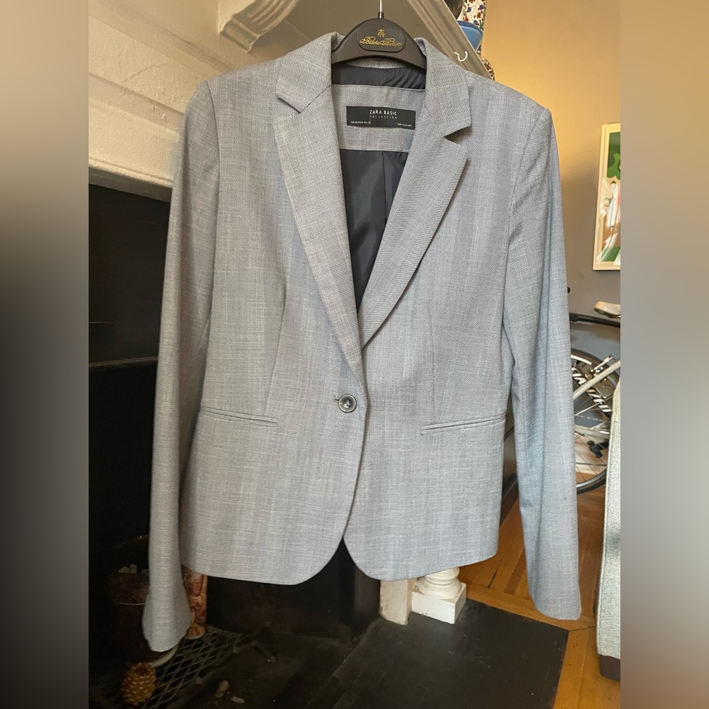 Zara Women’s light gray blazer - size 6